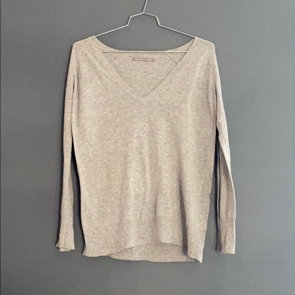 ✨SOLD✨Rubbish V neck sweater